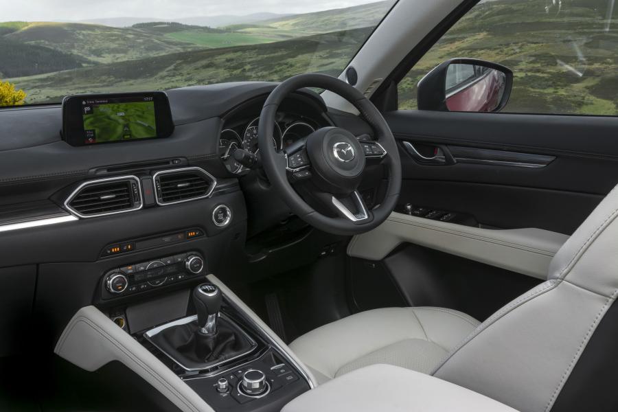 Интерьер Mazda CX-5 2017 года  (UK) (фото 50 из 74)